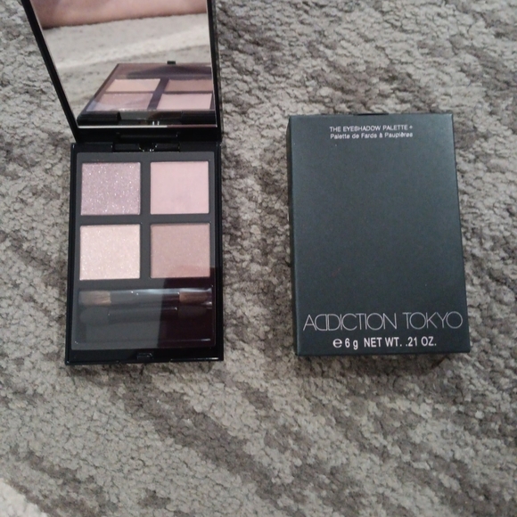 addiction tokyo Other - Addiction Tokyo Pink Neutral Eyeshadow Quad - Soft Rose & Champagne